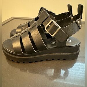 Black leather fisherman sandals size 9